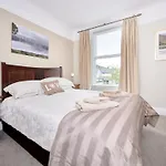 4 Bed In Sz220