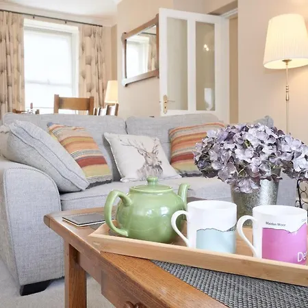 Holiday home 4 Bed In Sz220 *